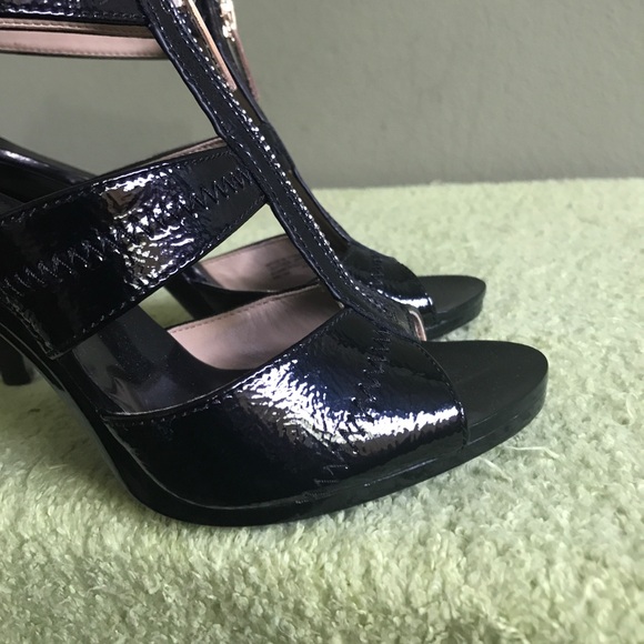 New Michael Kors Black Patent Leather Open Toe Zipper Heels Size 6 - Picture 4 of 14